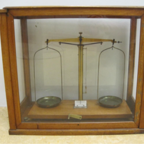 Precisieweegschaal van Drosten in de collectie van Museum Lambotte