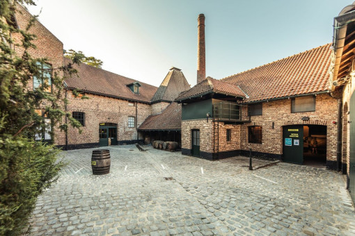 binnenkoer-van-het-jenevermuseum-hasselt-foto-p-vande-ven