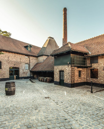 binnenkoer-van-het-jenevermuseum-hasselt-foto-p-vande-ven