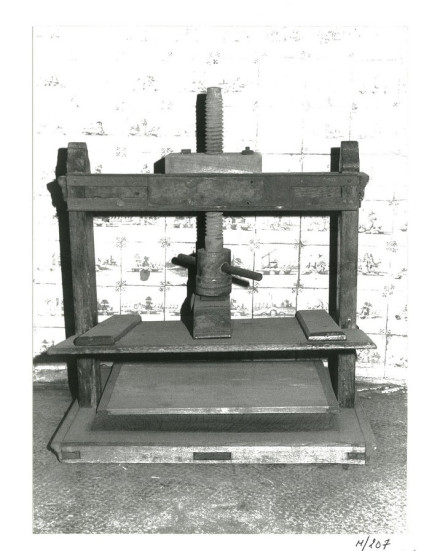 Linnenpers M, foto: collectie M Leuven