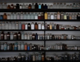 Farmacie_Photo by Chelms Varthoumlien on Unsplash
