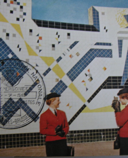 expo58_paviljoen_met_hostessen_kleur