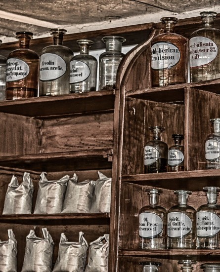 pharmacy-3377670_1920