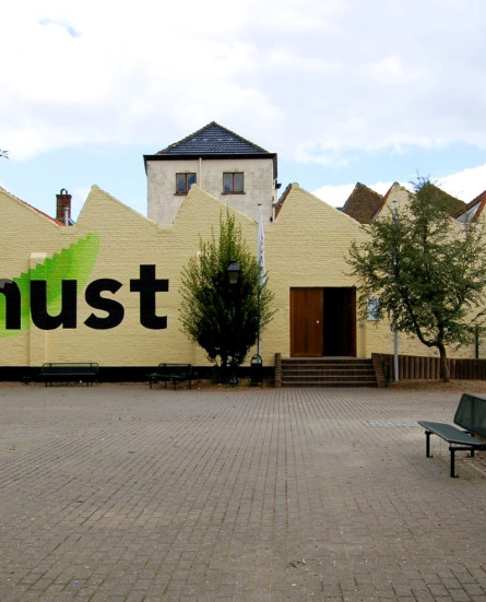 MUST vooraanzicht