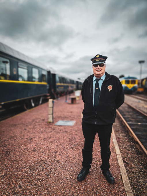 Treinchef_O_Maldegem_Valentijn_Xavier-Samyn_Sfeerfoto-perron-treinchef-K1-Orient_11-02-2024_01-768x1024