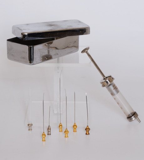 Injectiespuit. Collectie Gasthuismuseum Geel