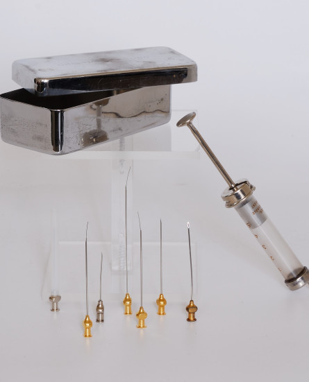Injectiespuit. Collectie Gasthuismuseum Geel