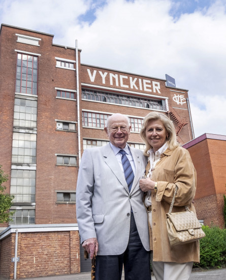 BEELD 8