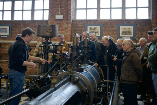 TTI - uitleg bij stoommachine (camera)