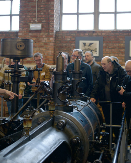 TTI - uitleg bij stoommachine (camera)