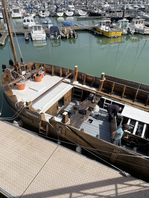 De B1 met een open mastbank en kielbalk © ETWIE